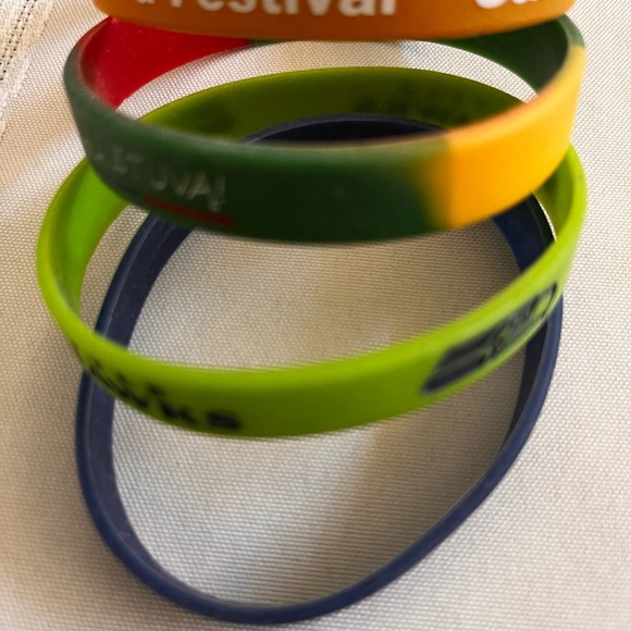 4 Commemorative Rubber Wrist Bands - Picture 2 of 3